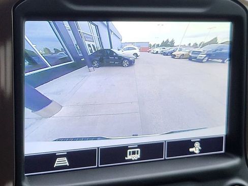 Used 2022 Chevrolet Silverado 1500 High Country w/ Z71 Off-Road Package image 31