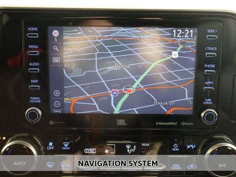 Used 2022 Toyota Highlander Limited image 3