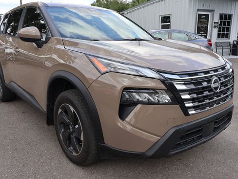 Used 2025 Nissan Rogue SV FWD image 3
