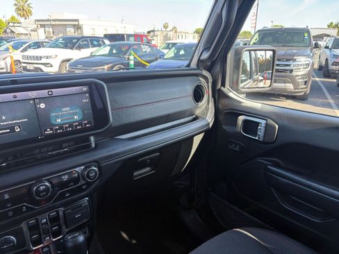 Used 2025 Jeep Wrangler Unlimited Rubicon image 34