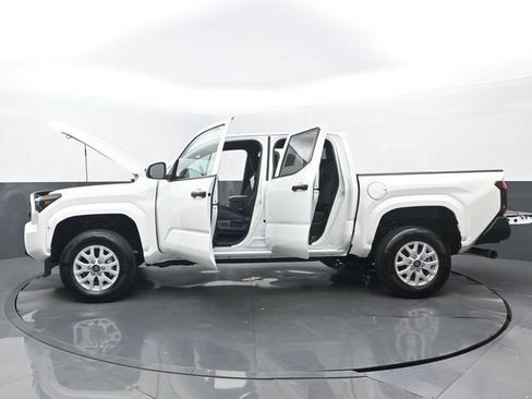 Used 2026 Toyota Tacoma SR RWD image 31