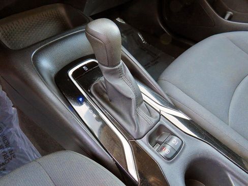 Used 2021 Toyota Corolla LE image 28