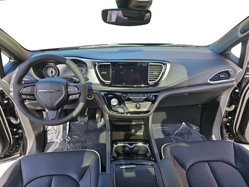 New 2026 Chrysler Pacifica Limited w/ S Appearance Package image 9