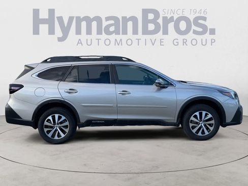 Used 2020 Subaru Outback Premium image 2