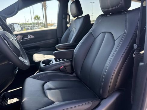 New 2026 Chrysler Pacifica Select FWD image 15