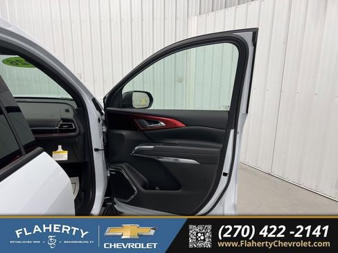 Used 2026 Chevrolet Traverse RS w/ LPO, Floor Liner Package AWD/4WD image 13