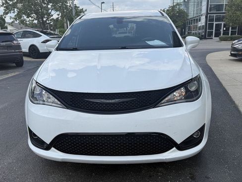 Used 2018 Chrysler Pacifica Touring Plus w/ S Appearance Package FWD image 10