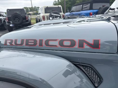 Used 2024 Jeep Wrangler Unlimited Rubicon AWD/4WD image 13
