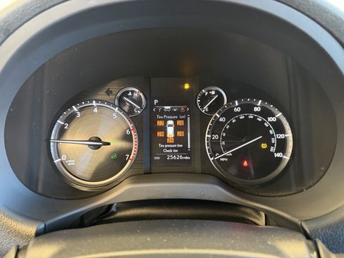 Used 2023 Lexus GX 460 Premium image 9