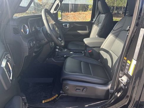 New 2025 Jeep Gladiator Sport w/ Premium Package image 8