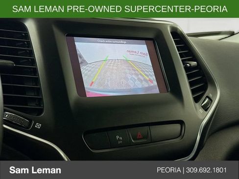 Used 2019 Jeep Cherokee Latitude Plus w/ Cold Weather Group AWD/4WD image 13