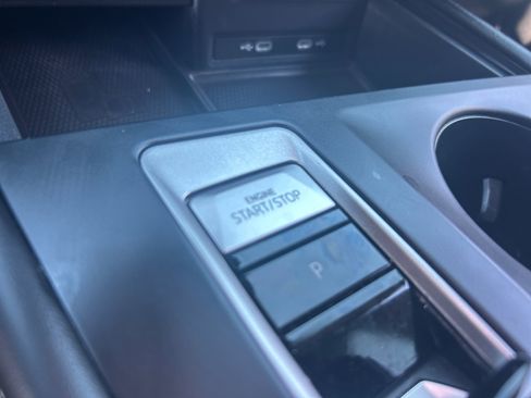 Used 2024 Volkswagen Atlas SE FWD image 28