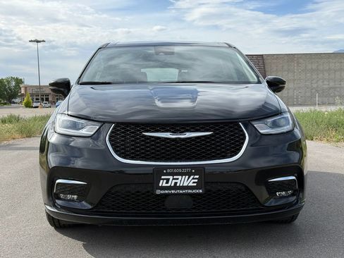 Used 2024 Chrysler Pacifica Limited FWD image 5