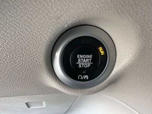 Used 2023 Chrysler Pacifica Touring-L FWD image 20