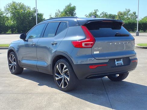 Used 2022 Volvo XC40 T5 R-Design w/ Advanced Package image 3