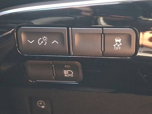 Certified 2020 Toyota Prius Prime XLE FWD image 23