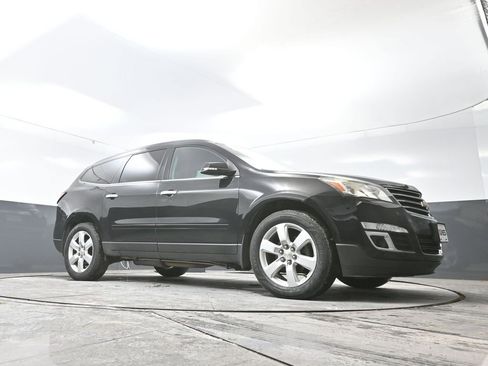 Used 2017 Chevrolet Traverse LT w/ Style and Technology Package image 48