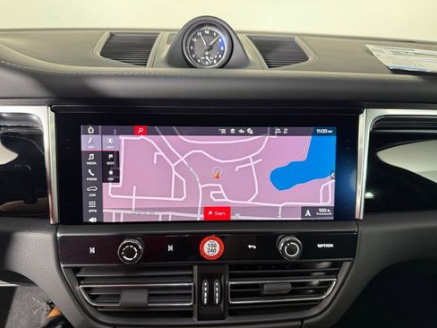 Certified 2025 Porsche Macan S image 31