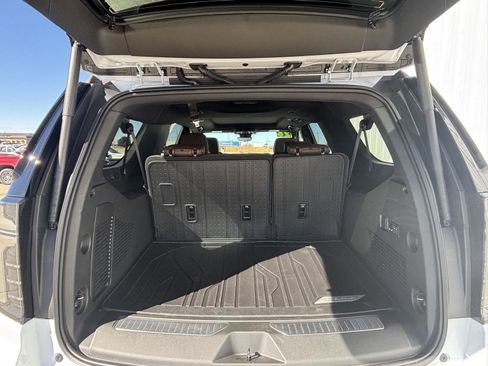 New 2026 Chevrolet Suburban High Country image 9