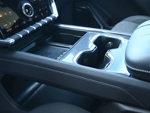 Used 2025 GMC Acadia Elevation image 28