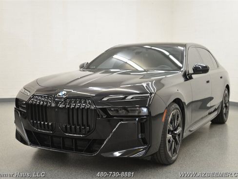 Used 2023 BMW 760i xDrive w/ Luxury Rear Seating Package AWD/4WD image 2
