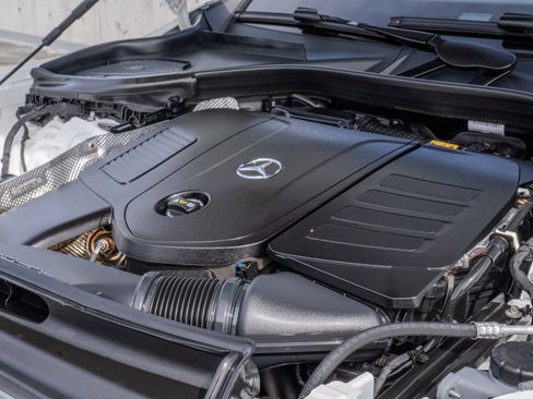 Certified 2025 Mercedes-Benz GLC 300 4MATIC image 30