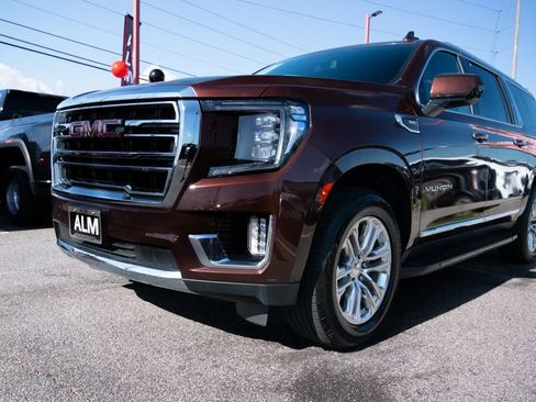 Used 2023 GMC Yukon XL SLT image 8
