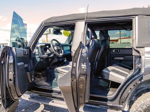 Used 2022 Ford Bronco Black Diamond image 9