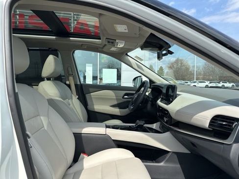 Used 2023 Nissan Rogue SL w/ SL Premium Package image 17