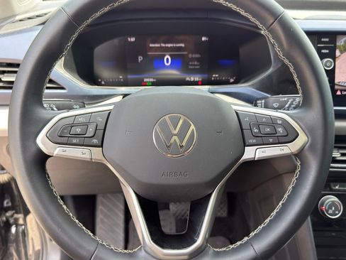 Used 2023 Volkswagen Taos SE w/ Panoramic Sunroof Package FWD image 15