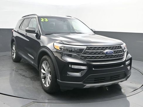 Used 2023 Ford Explorer XLT w/ Equipment Group 202A image 9