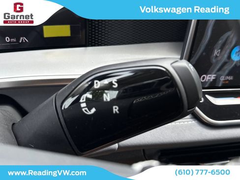 New 2025 Volkswagen Tiguan SE image 15