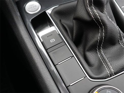 Certified 2024 Volkswagen Tiguan SE image 30