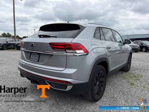 Used 2022 Volkswagen Atlas Cross Sport SE w/ Panoramic Sunroof Package FWD image 5