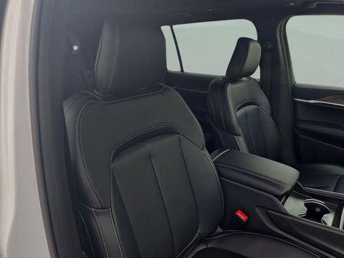 New 2025 Jeep Grand Cherokee L Limited RWD image 32