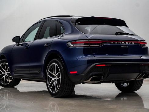 Certified 2025 Porsche Macan AWD/4WD image 3