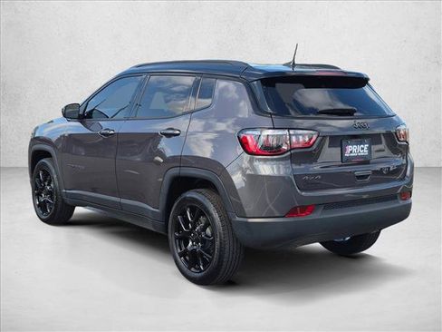 Used 2024 Jeep Compass Latitude w/ Convenience Group AWD/4WD image 8