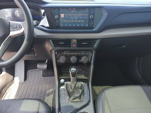 Used 2023 Volkswagen Taos SE w/ Panoramic Sunroof Package FWD image 24