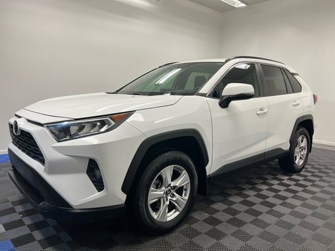 Used 2020 Toyota RAV4 XLE w/ Convenience Package image 3