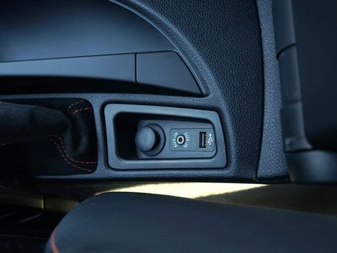 Used 2011 BMW 1 Series M image 29