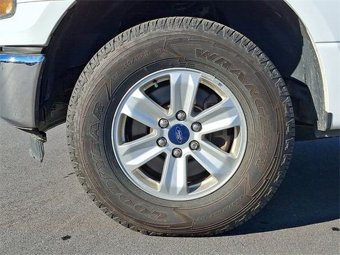 Used 2015 Ford F150 XLT w/ Trailer Tow Package image 8