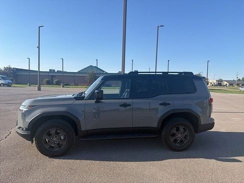 Used 2024 Lexus GX 550 AWD/4WD image 3