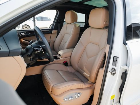 Used 2025 Porsche Macan image 5