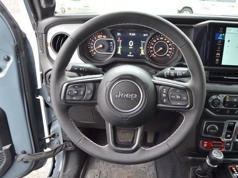 Used 2025 Jeep Wrangler Sport image 19