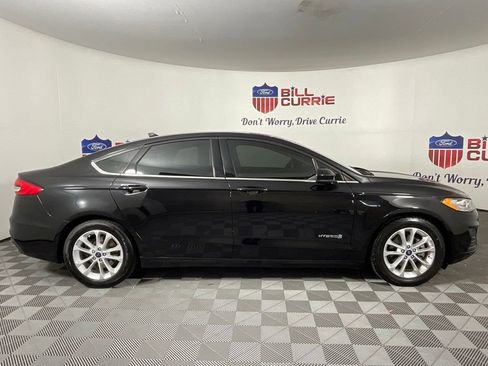Used 2019 Ford Fusion SE FWD image 2