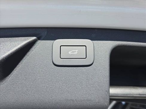 Used 2026 Land Rover Discovery Sport Landmark AWD/4WD image 13