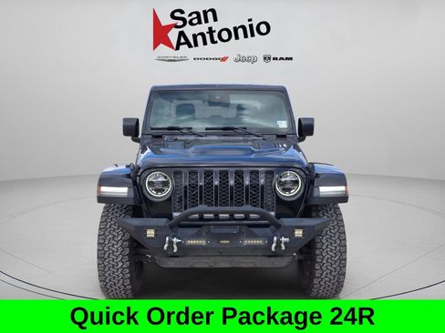 Used 2020 Jeep Gladiator Rubicon image 2