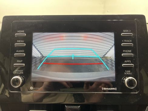 Used 2021 Toyota Camry SE image 12