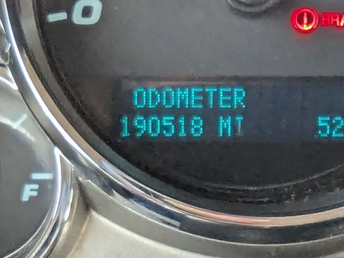 Used 2011 Chevrolet Silverado 1500 LT image 2