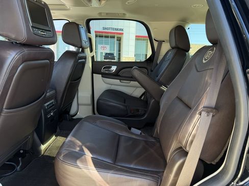 Used 2014 Cadillac Escalade Platinum RWD image 28